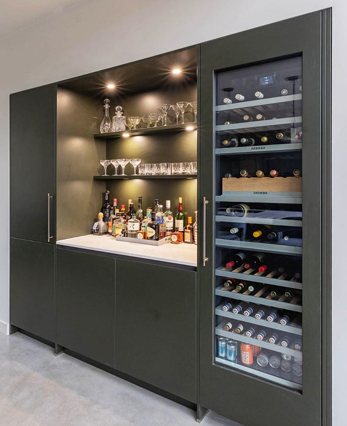 Tủ rượu cánh kính phòng bếp